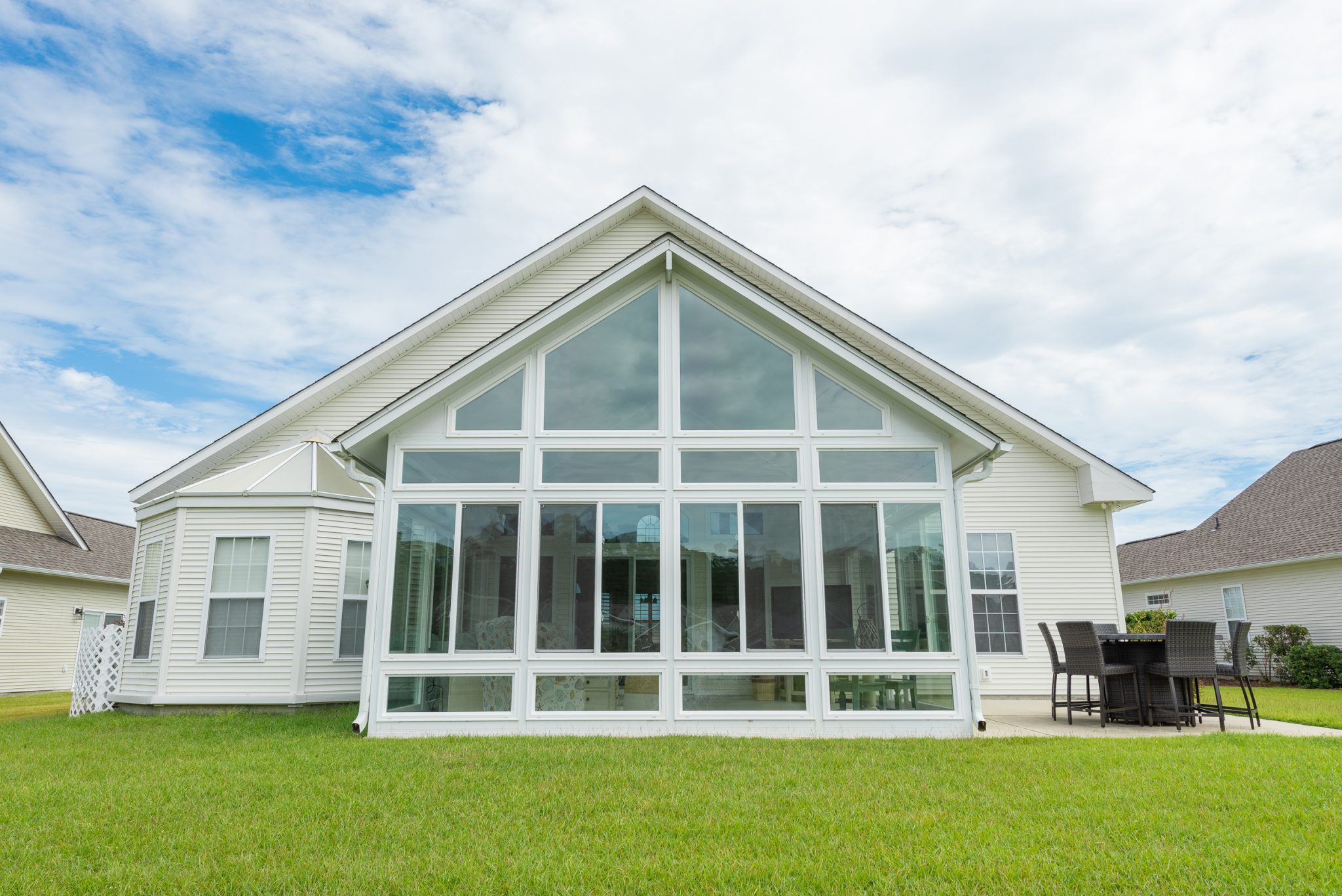 Long shot of a sunroom from the outside taken by a sunroom contractor