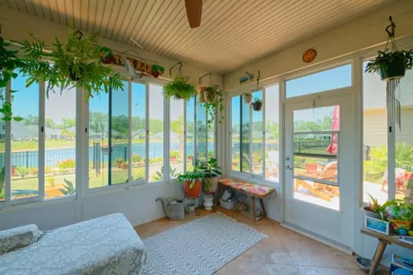 acrylic-sunroom-screen-room-carolina-home-exteriors-5-600x400