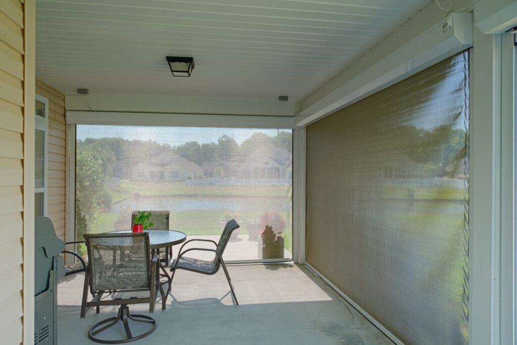 storm-tex-beige-screen-white-frame-motorized-4