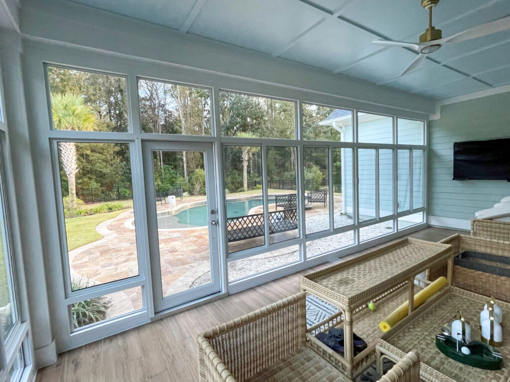 LPM_VV_Ut_Lt_Wt_Insd_Day_PorchOutFt_SC_0001