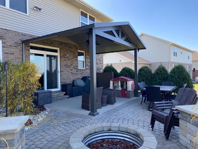 PAV_Cthdrl_Attch_Flor_Bz_OutSd_Day_RvrCty_OH_0001_FnBm