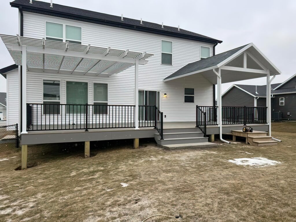 CMB0_PAV_Cthdrl_PRG_Class_Fx_Attch_Roma_Wt_OutSd_Day_HomtwnRst_IA_0001