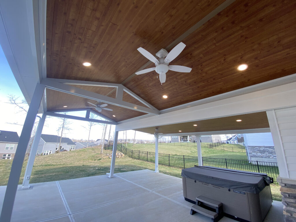 PAV_Cmbo_Cthdrl_Stdio_Attch_Flor_Wt_InSd_Day_RvrCty_OH_0003_Edt