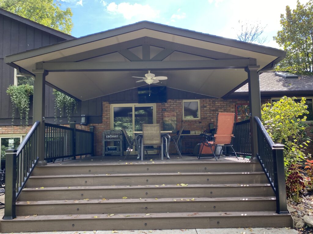 PAV_Cthdrl_Attch_Flor_Bz_OutSd_Day_RiverCity_OH_0003