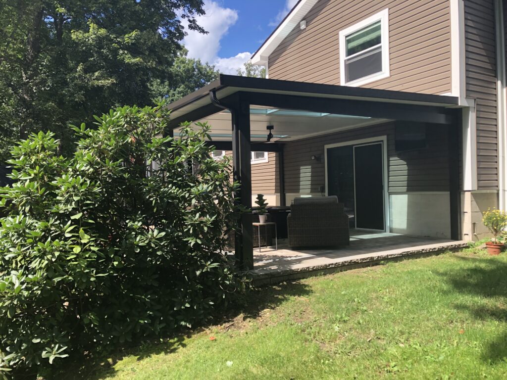 PAV_Stdio_SkyV_Attch_Flor_Bz_Outsd_Day_LBL_MI_0010